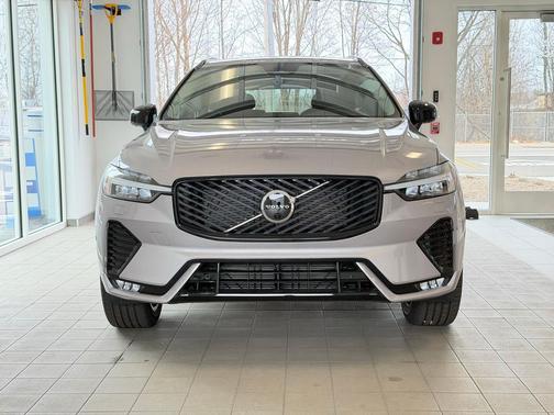 Aurora Silver 2026 Volvo XC60 B5 Plus