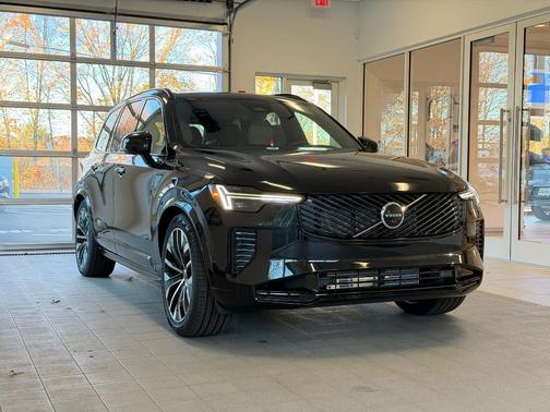 2026 Volvo XC90 Plug-In Hybrid T8 Ultra Dark Theme 7-Seater