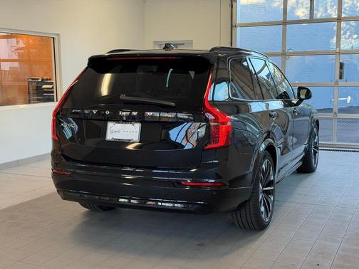 2026 Volvo XC90 Plug-In Hybrid T8 Ultra Dark Theme 7-Seater