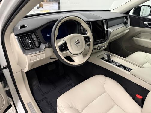2024 Volvo XC60 B5 AWD Core Dark