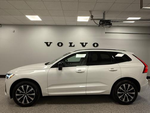 2024 Volvo XC60 B5 AWD Core Dark