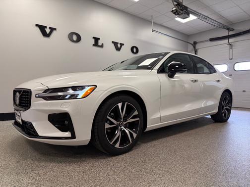 2025 Volvo S60 B5 FWD Core