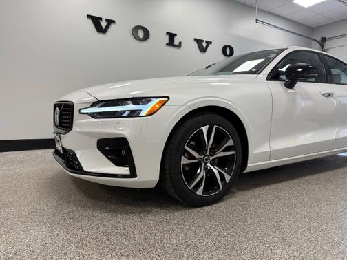 2025 Volvo S60 B5 FWD Core