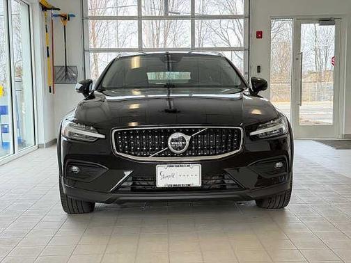 2024 Volvo V60 Cross Country Plus