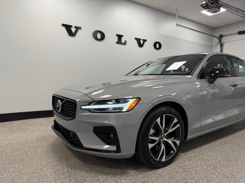 2024 Volvo S60 B5 AWD Core Dark
