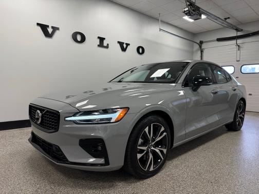 2024 Volvo S60 B5 AWD Core Dark