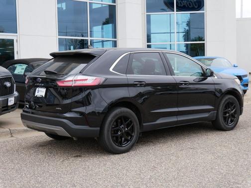 Agate Black Metallic 2024 Ford Edge SEL