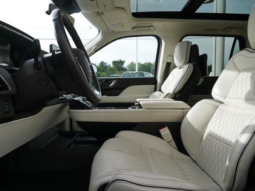 Pristine White Metallic Tri-Coat 2024 Lincoln Navigator Black Label