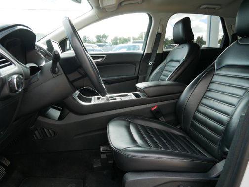 White 2024 Ford Edge SEL