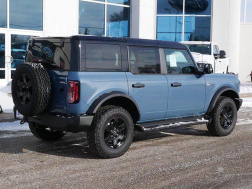 Azure Gray Metallic Tri-Coat 2025 Ford Bronco Outer Banks