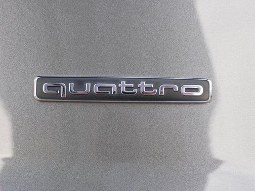 2022 Audi Q7 55 Premium Plus