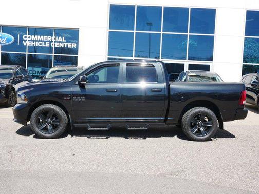 2017 RAM 1500 Night Crew Cab 4x4 5'7' Box