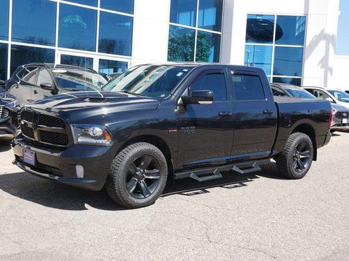 2017 RAM 1500 Night Crew Cab 4x4 5'7' Box