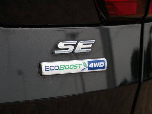 Agate Black Metallic 2019 Ford Escape SE
