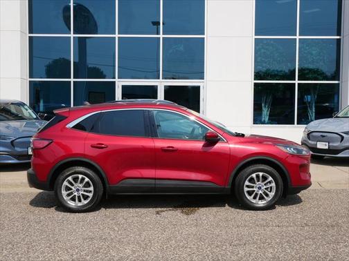 Rapid Red Metallic Tinted Clearcoat 2020 Ford Escape SE