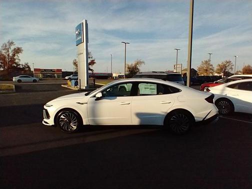 2025 Hyundai SONATA Hybrid Limited