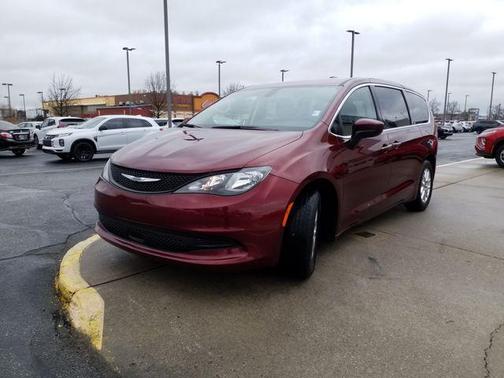 2022 Chrysler Voyager LX