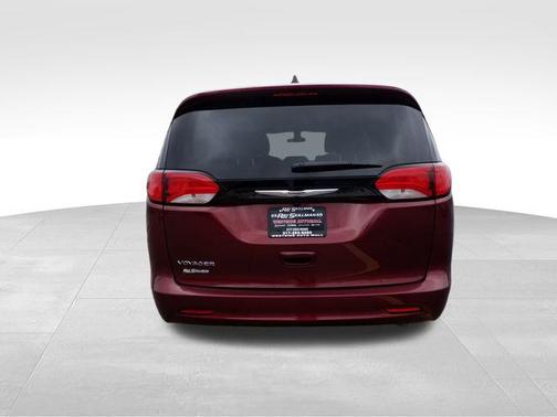 2022 Chrysler Voyager LX