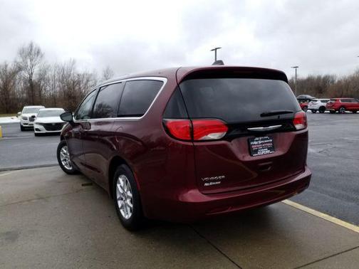 2022 Chrysler Voyager LX