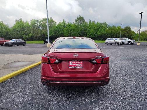 Scarlet 2025 Nissan Altima 2.5 SV
