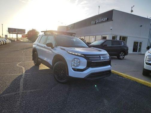 Diamond White 2026 Mitsubishi Outlander