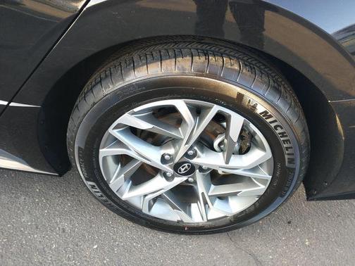 2022 Hyundai SONATA SEL