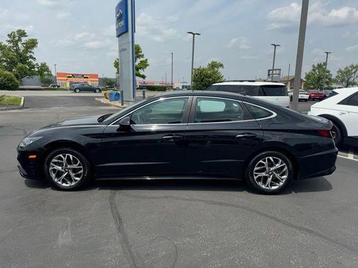 2022 Hyundai SONATA SEL