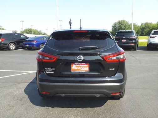 2022 Nissan Rogue Sport S