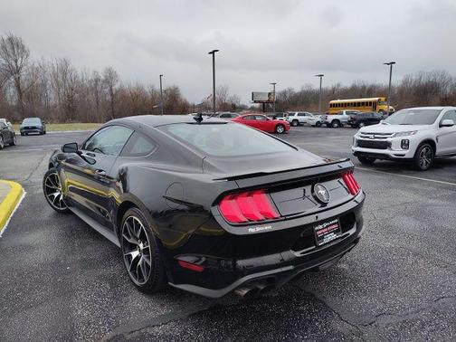 2022 Ford Mustang EcoBoost