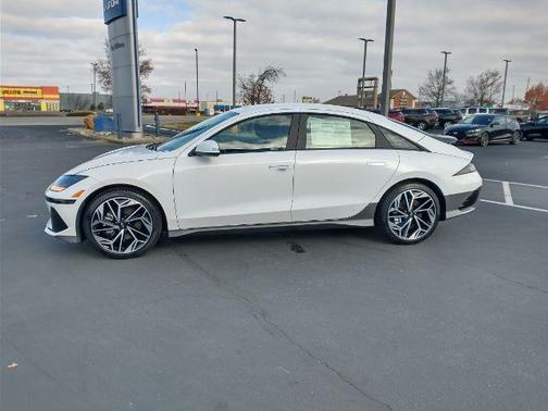 2024 Hyundai IONIQ 6 SE
