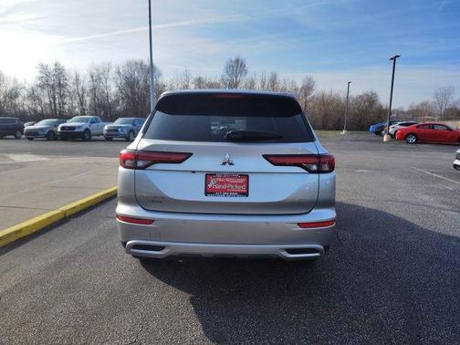 2022 Mitsubishi Outlander SE