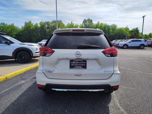 Pearl White 2018 Nissan Rogue SV