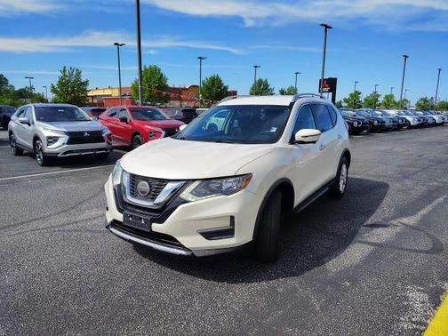 Pearl White 2018 Nissan Rogue SV