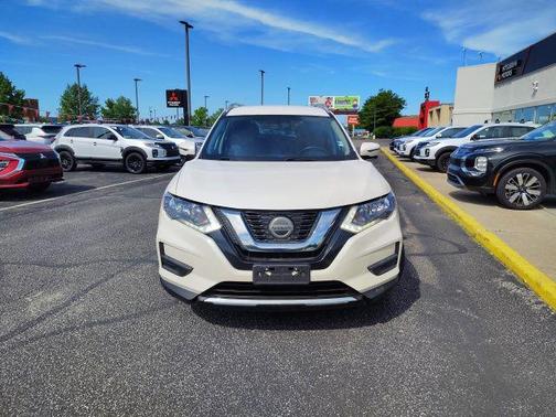 Pearl White 2018 Nissan Rogue SV