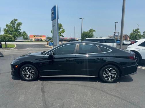2023 Hyundai SONATA Hybrid Base