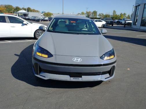 2025 Hyundai IONIQ 6 SE
