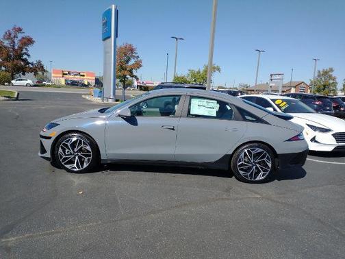2025 Hyundai IONIQ 6 SE