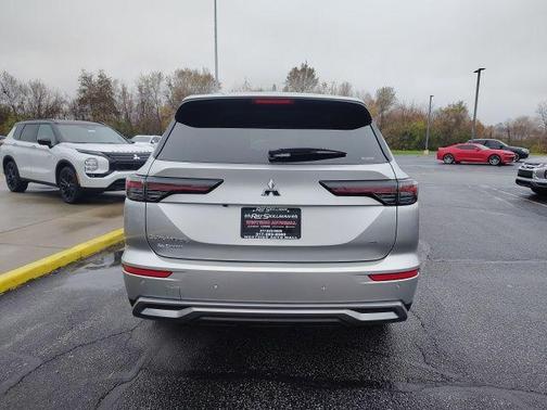 2025 Mitsubishi Outlander SE