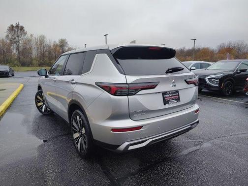 2025 Mitsubishi Outlander SE