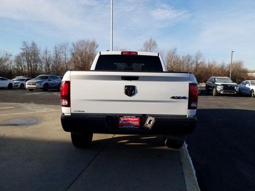 2024 RAM 1500 Classic Warlock Crew Cab 4x4 5'7' Box