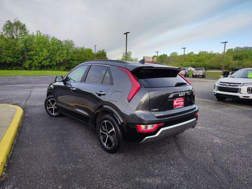 Graphite Gray 2023 Kia Niro SX