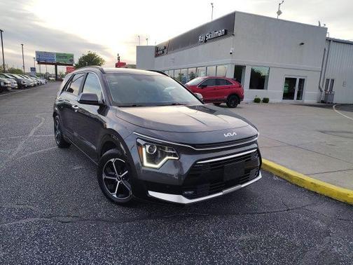 Graphite Gray 2023 Kia Niro SX