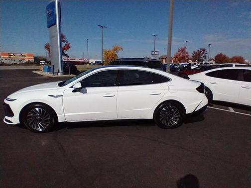 2025 Hyundai SONATA Hybrid Limited