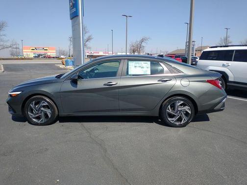 2025 Hyundai ELANTRA Limited