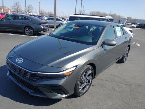 2025 Hyundai ELANTRA Limited