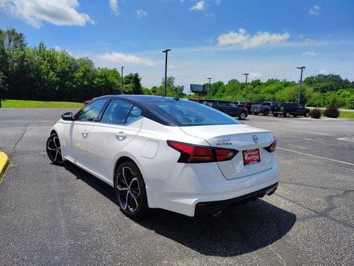 Pearl White Tricoat 2024 Nissan Altima SR FWD