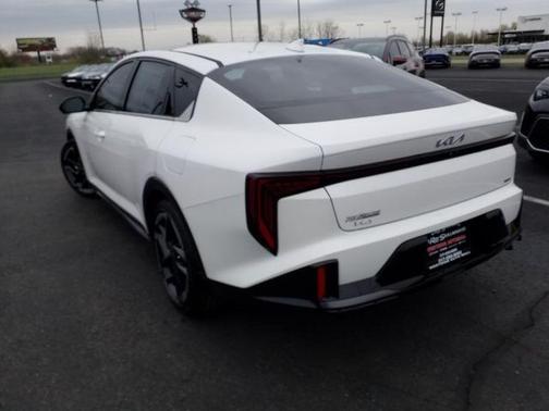 2025 Kia K4 GT-Line