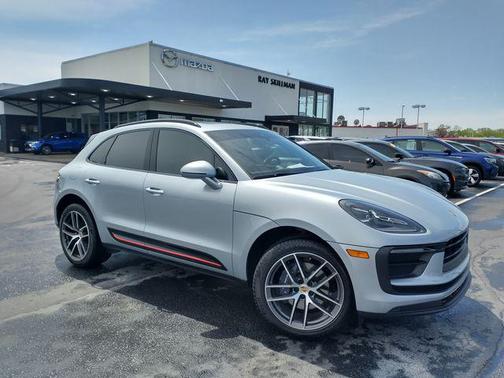 2022 Porsche Macan Base