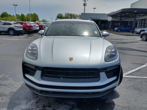 2022 Porsche Macan Base