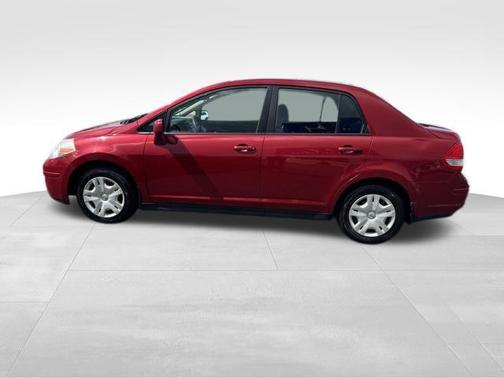 2010 Nissan Versa 1.8 S
